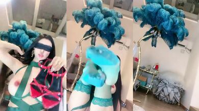 爆乳~G奶御姐高跟长腿~饥渴难耐 喷火身材骚舞自慰~牛奶浇B插穴爆菊~超赞! 堪称第一淫魔！ (1)